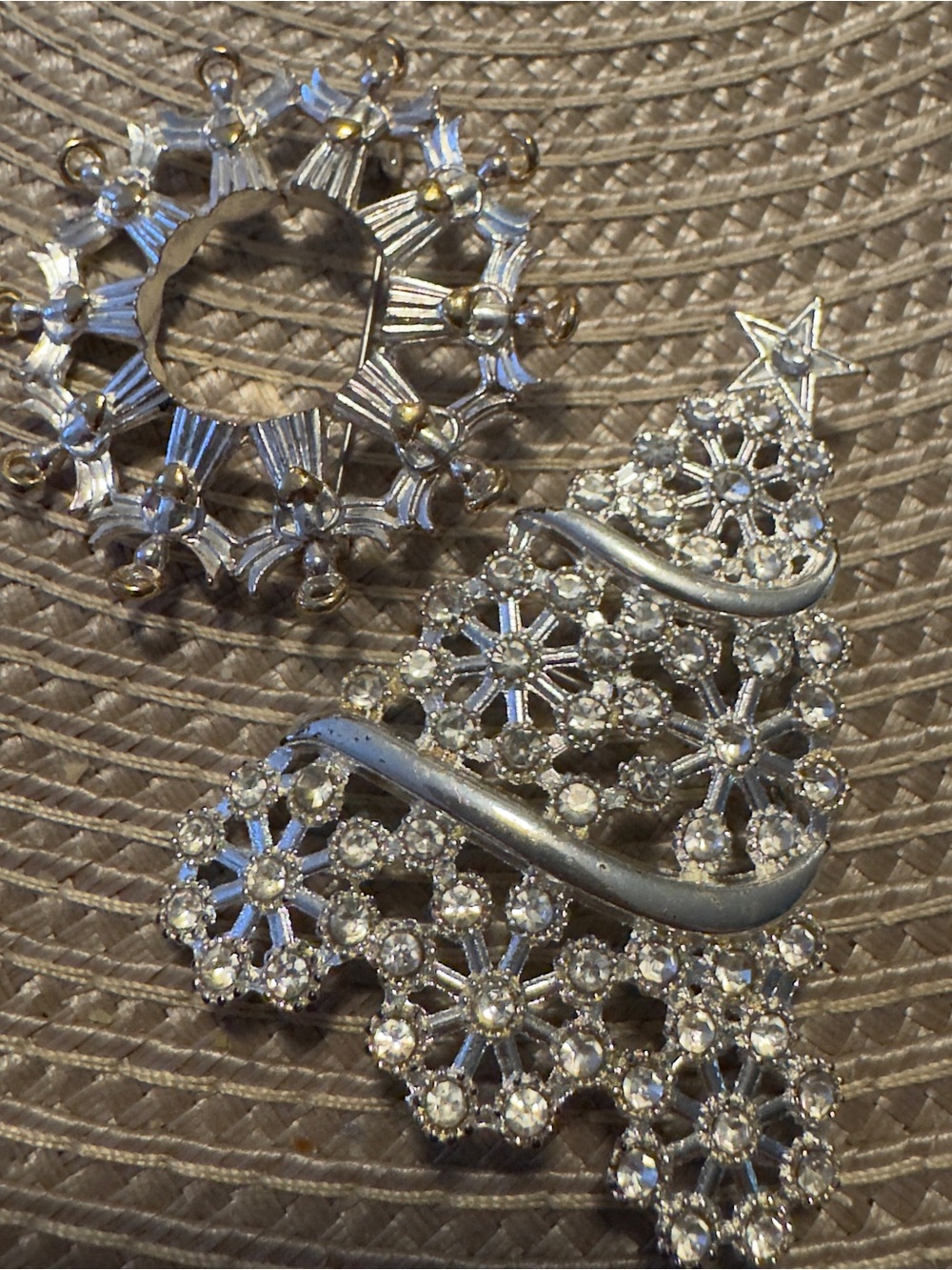 Silver Crystal Christmas Tree Brooch and wreath - Women Jewelry vintage